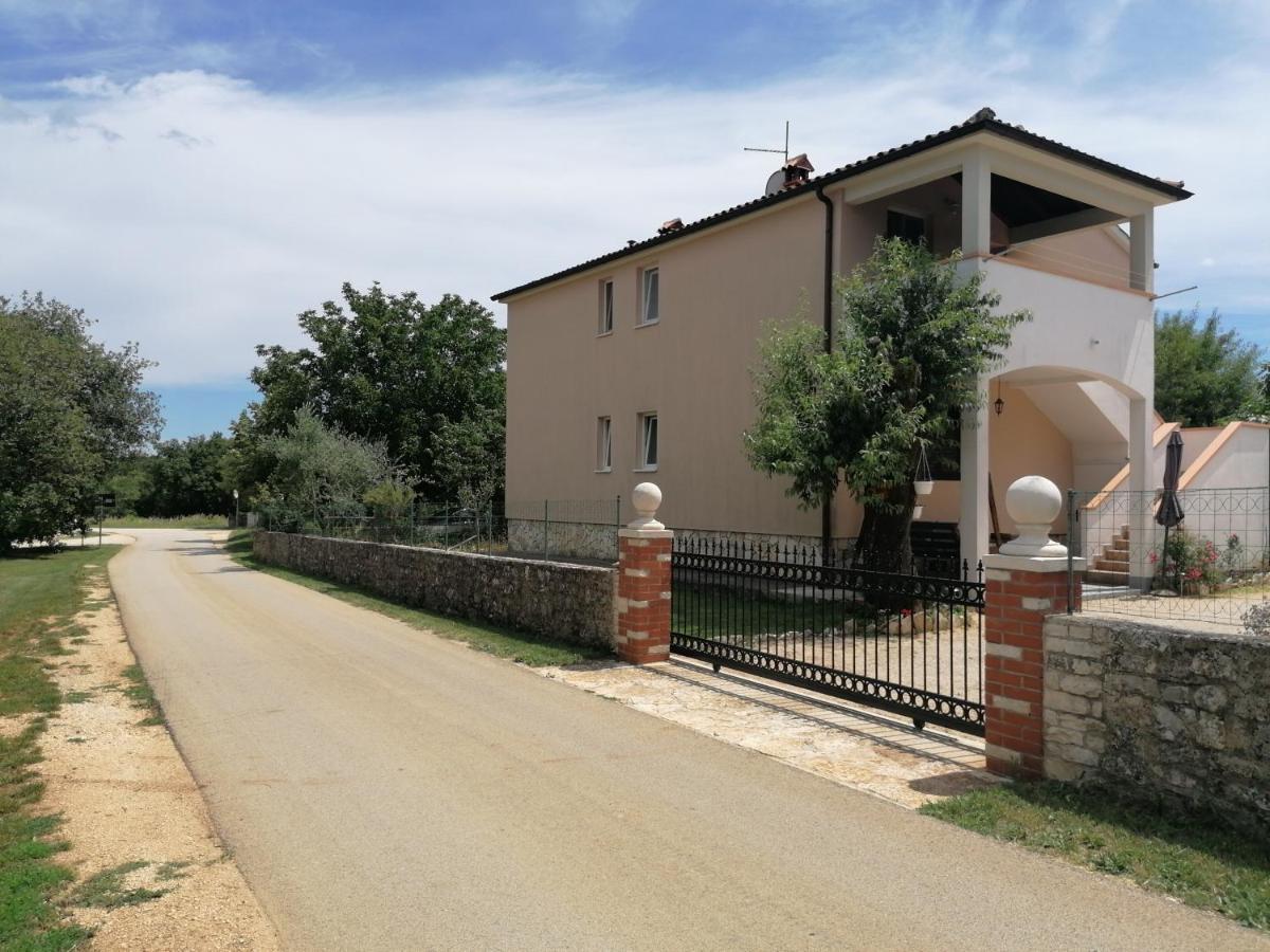 House Mario Near Rovinj Apartman Kanfanar Kültér fotó